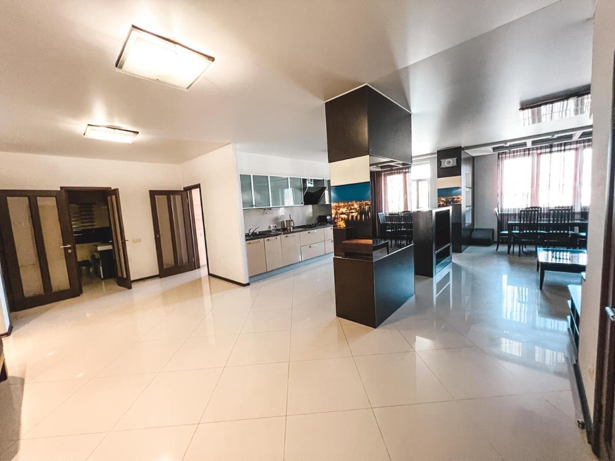 Cozy Apartments On The Left Bank เคียฟ ภายนอก รูปภาพ